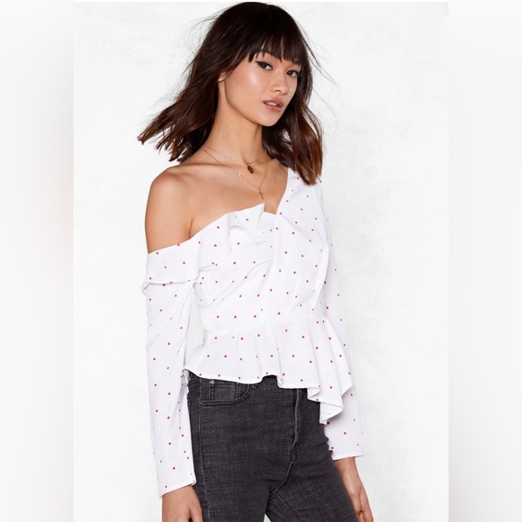 NWT Nasty Gal off the shoulder spotted Ruffle Blouse in size 8 - Picture 1 of 6
